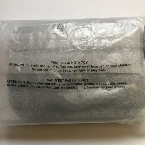 The Victoria Secret Signature TECH/IPAD Zip Around Sleeve Black/Gold Hardware - Picture 5 of 5